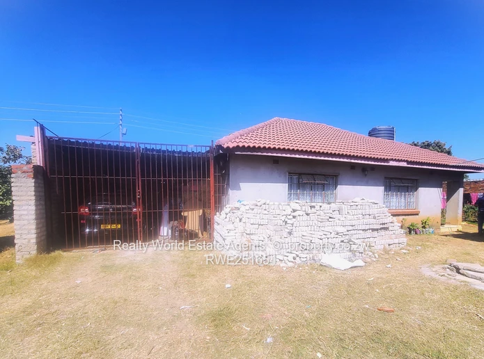 For Sale: 5-Bed Home with 2-Bed Cottage – Zimre Park, Ruwa (Sole Mandate)
