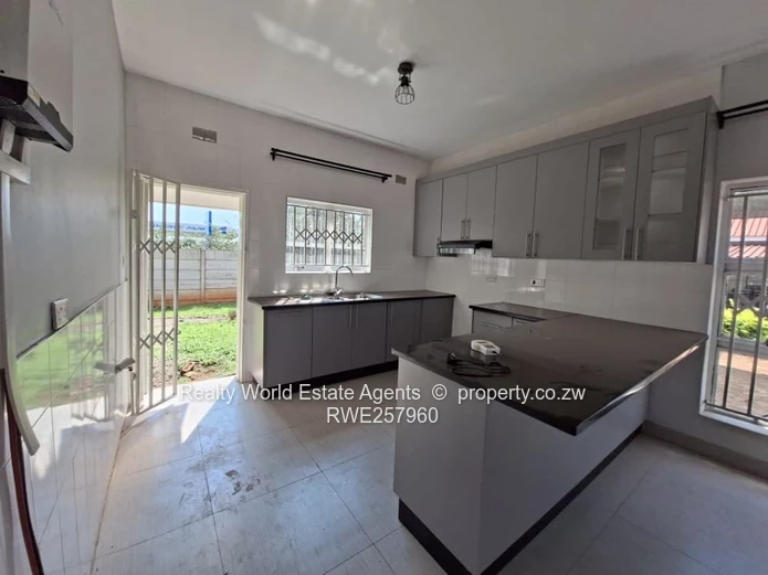 Modern Three Beds Unit for Rent - Meyrick Park