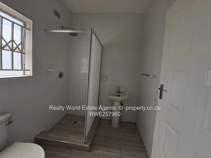 Modern Three Beds Unit for Rent - Meyrick Park