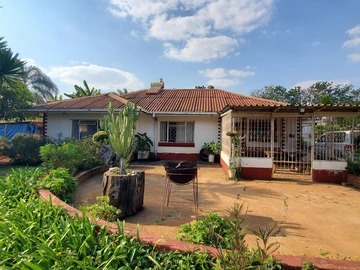 Eastlea House For Sale-Suitable for Commercial Use