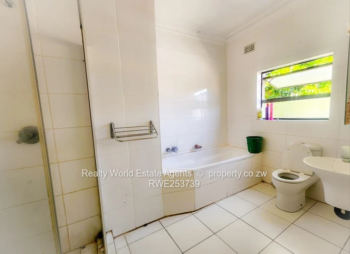 Helensvale Family Home for Sale