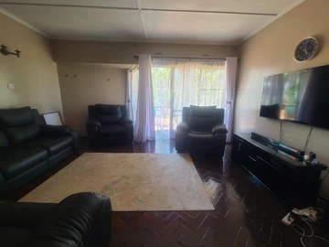 2 Bedroom Flat & Apartment