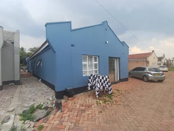 4 Bedroom Garden Flat
