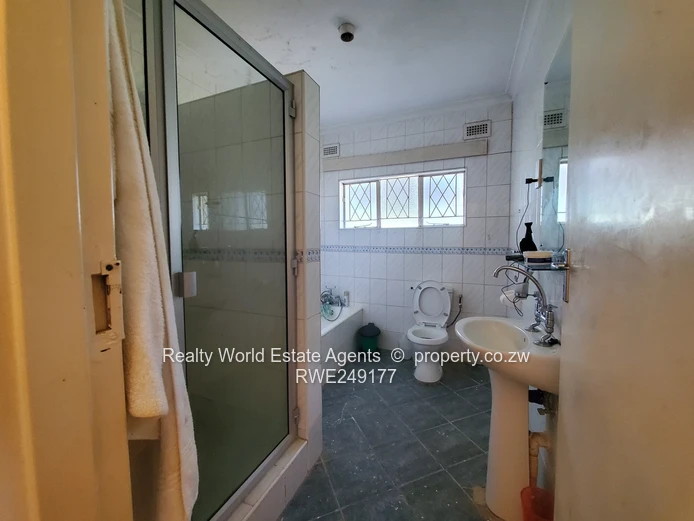 Borrowdale, Behind Sam Levy Rental - 5 Beds