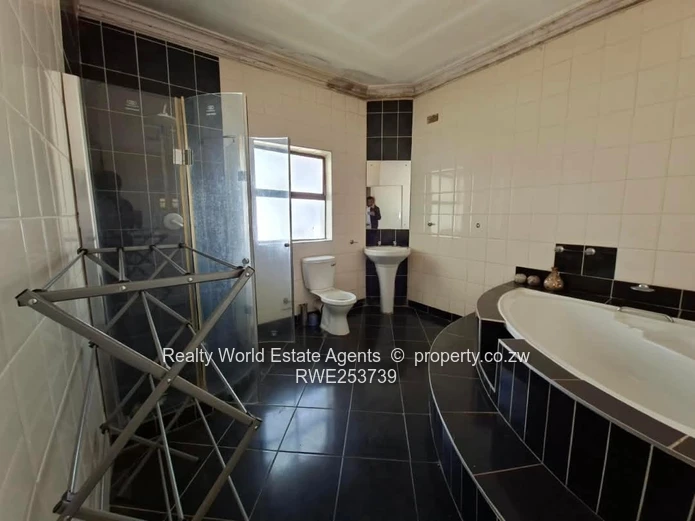 Helensvale Family Home for Sale