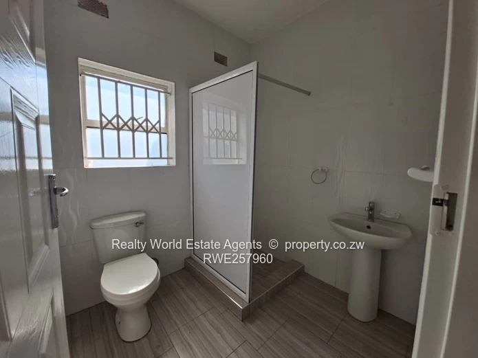 Modern Three Beds Unit for Rent - Meyrick Park