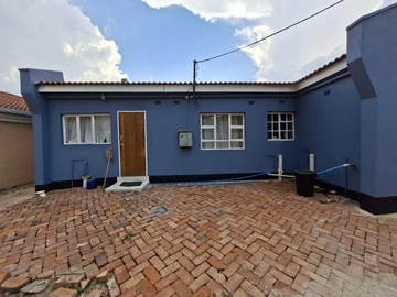 4 Bedroom Garden Flat