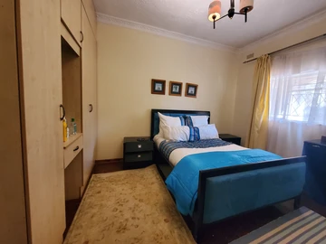 5 Bedroom House